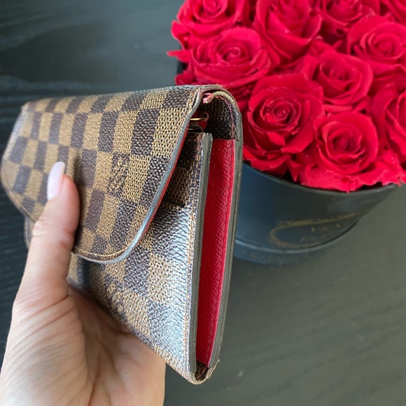 LOUIS VUITTON WALLET - Picture 9 of 10